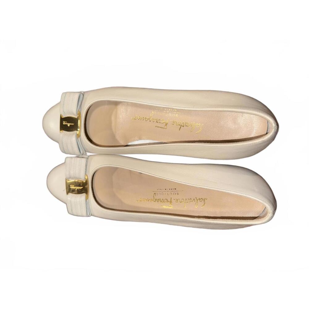 Cream Salvatore Ferragamo Leather Flats Size 6 1/2